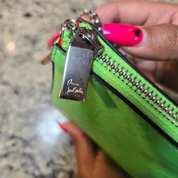NEW Christian Louboutin Loubila Shoulder bag in Neon Green Embossed - Picture 7 of 8